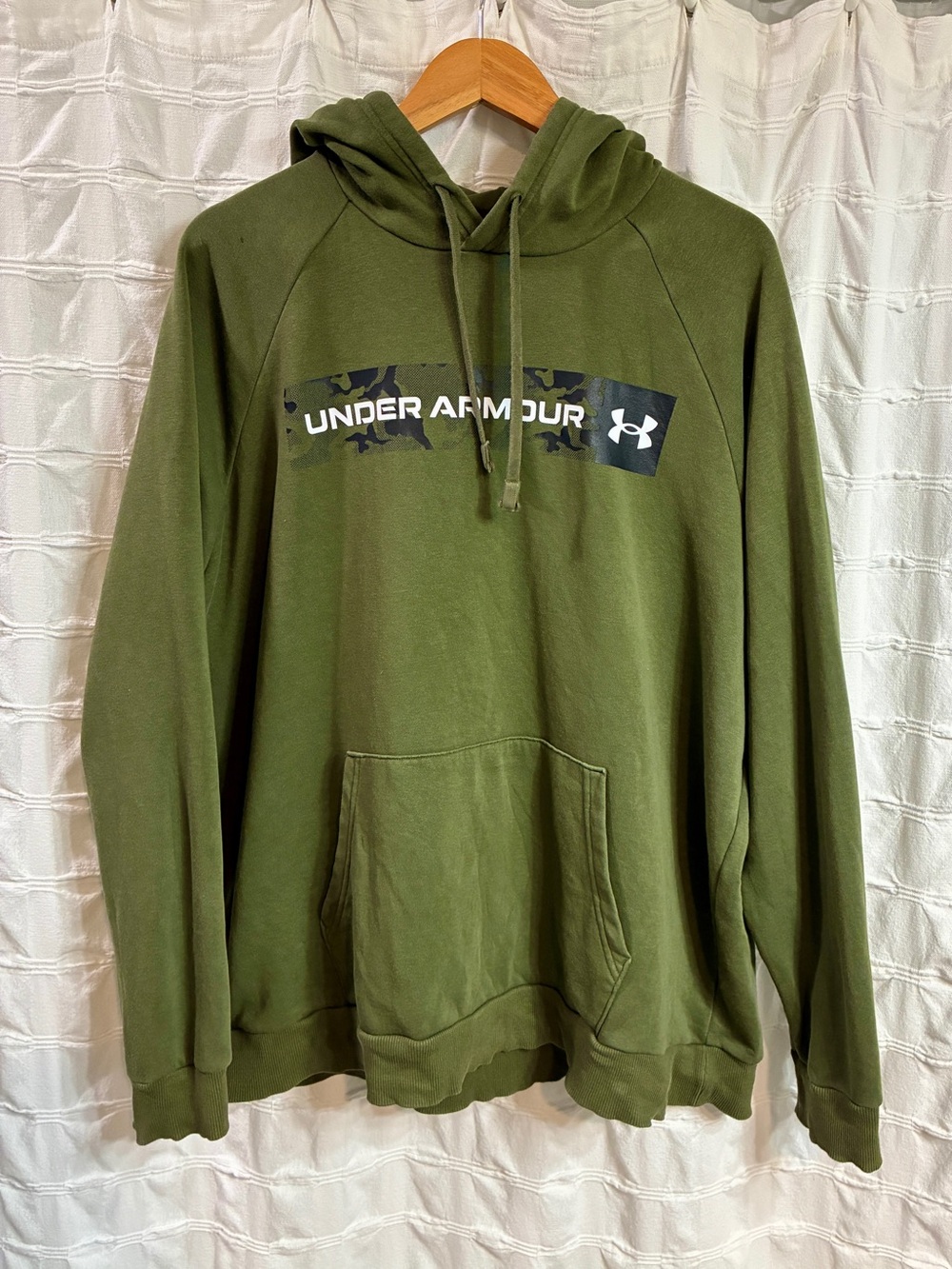 Men’s Under Armour Hoodie Camo Green Chest Stripe XL Outdoors Cotton